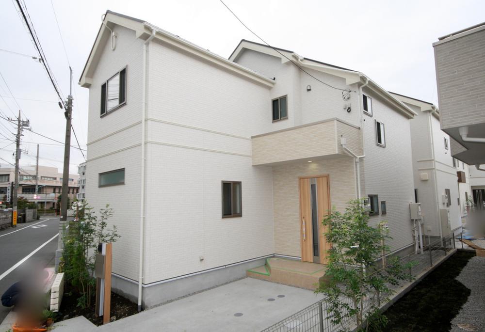 Local appearance photo. Local (10 May 2013) Shooting