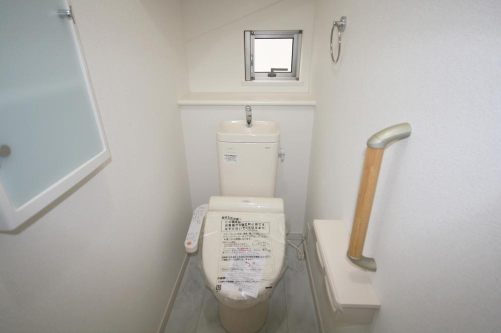 Toilet. Indoor (10 May 2013) Shooting First floor toilet