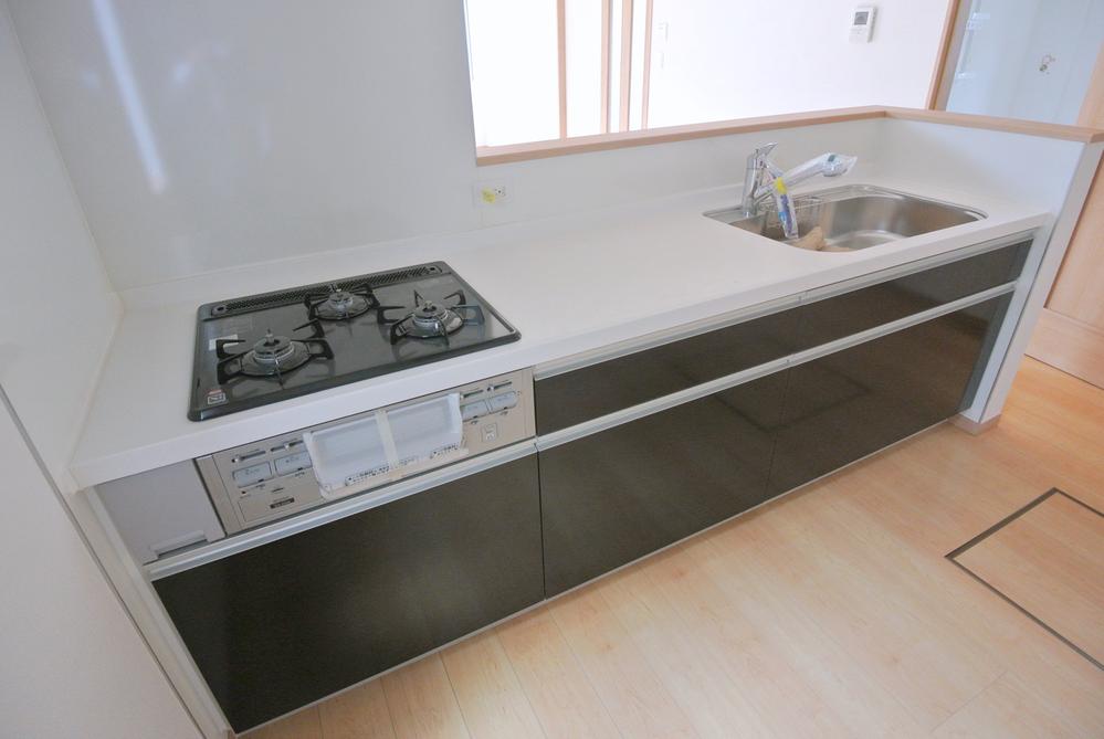 Same specifications photo (kitchen). Seller enforcement example