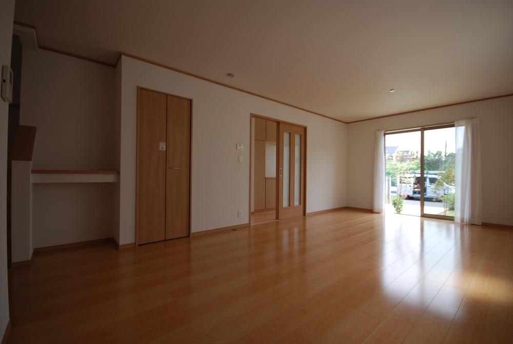 Same specifications photos (living)