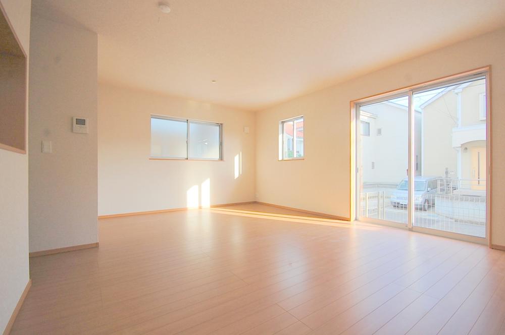 Same specifications photos (living). Example of construction