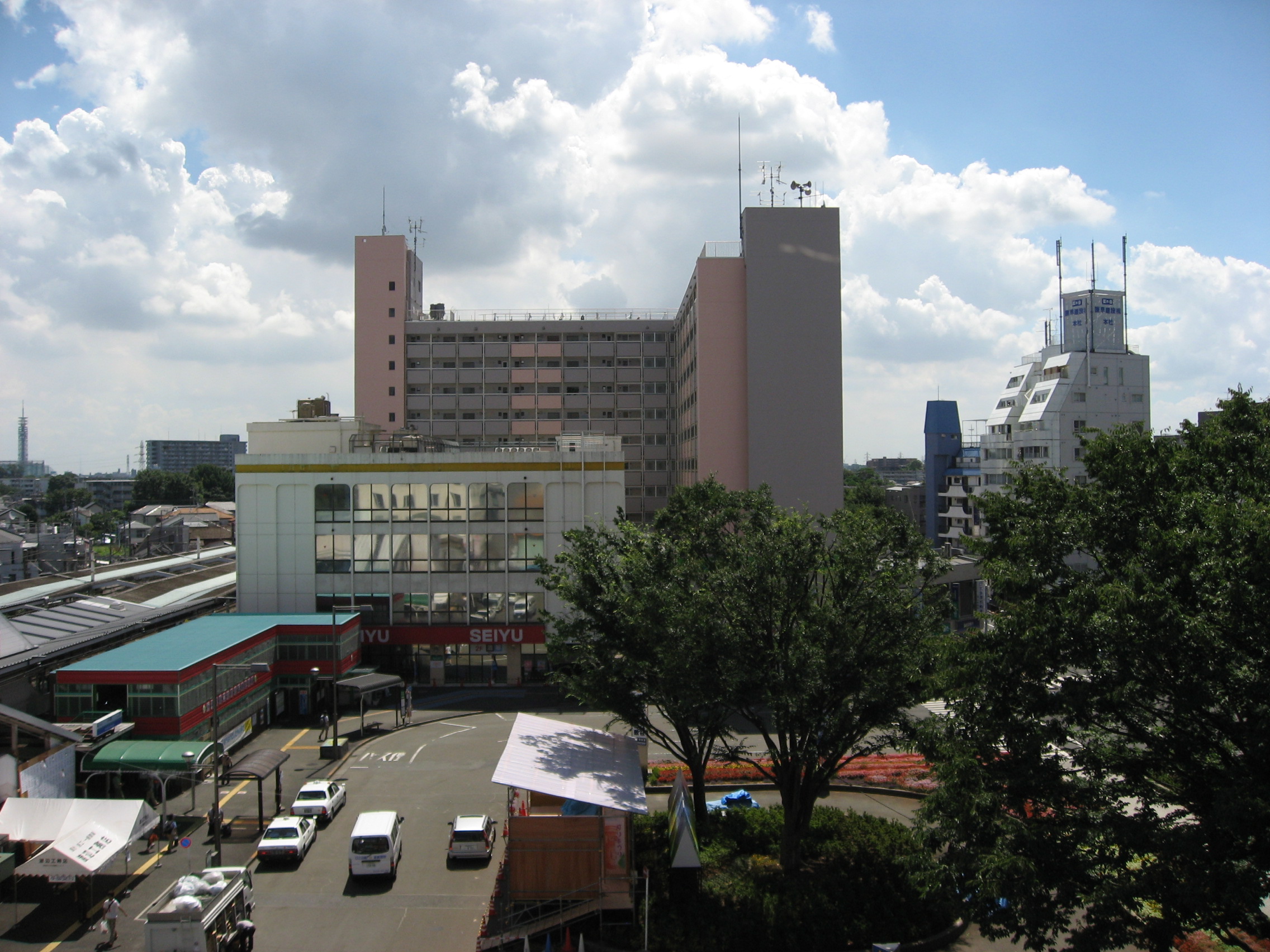 View. Commuting in along the front of the station rotor Lee ・ School is a breeze! Seiyu also before the eyes!