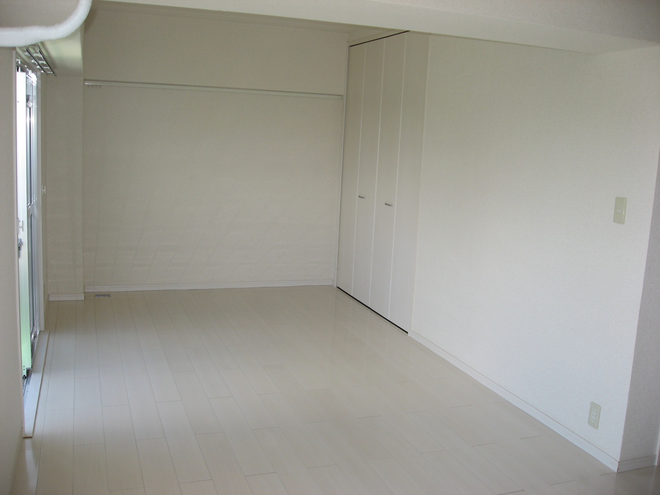 Living and room. White floor ・ White wall ・ White joinery!