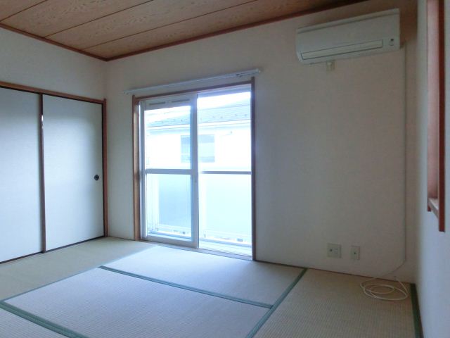 Living and room.  ☆ Japanese-style room is 6 quires ☆ 