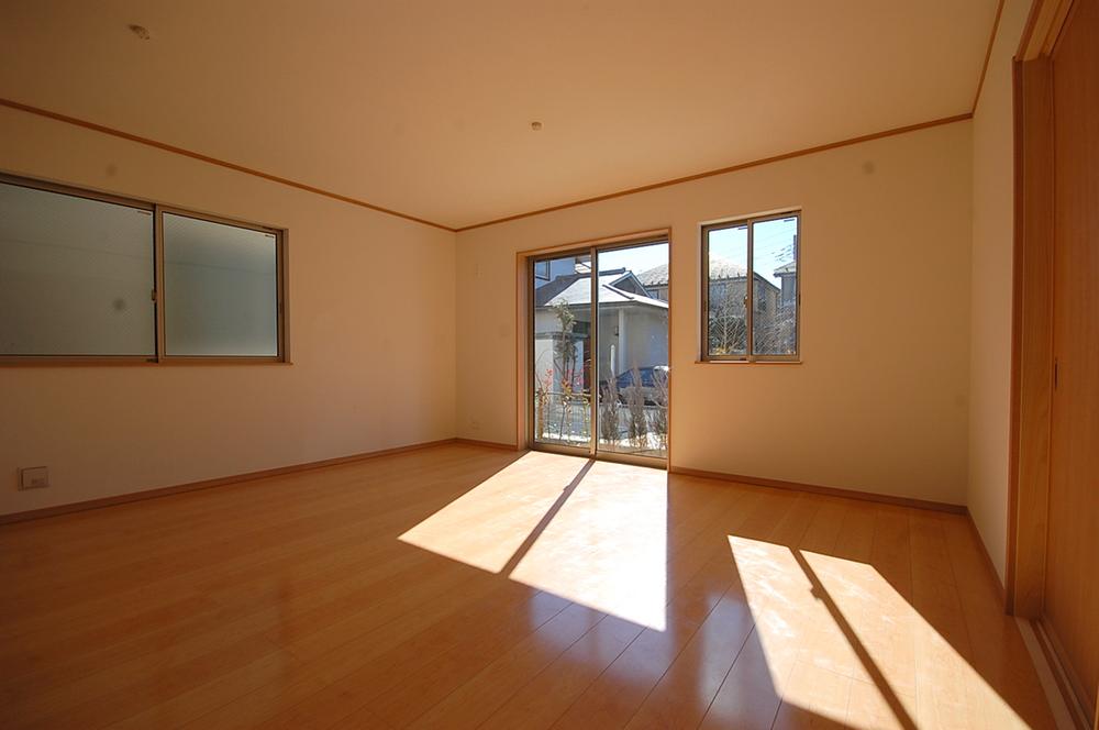 Same specifications photos (living). Example of construction