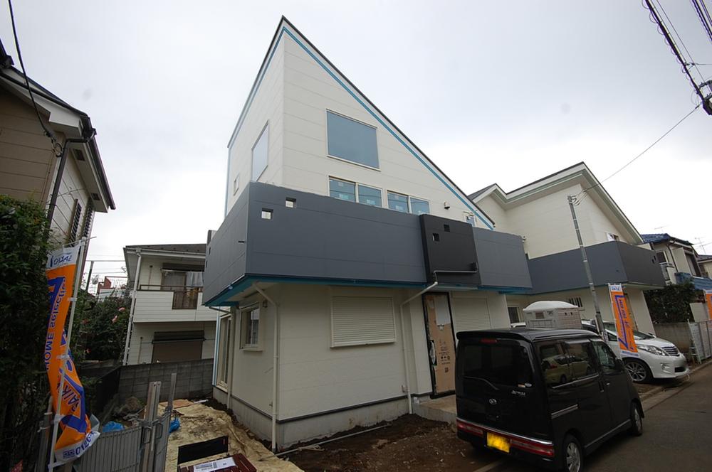 Local photos, including front road. Local Photos