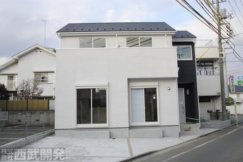 Local appearance photo. Local (11 May 2013) Shooting