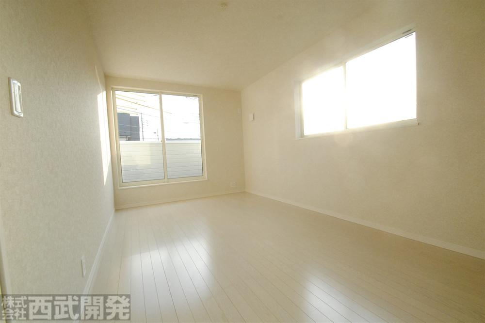 Non-living room. Western-style 8.25 Pledge Closet and with storage