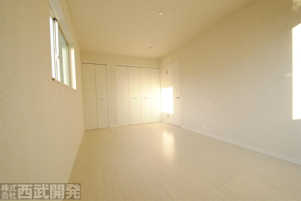 Non-living room. Western-style 8.25 Pledge Closet and with storage