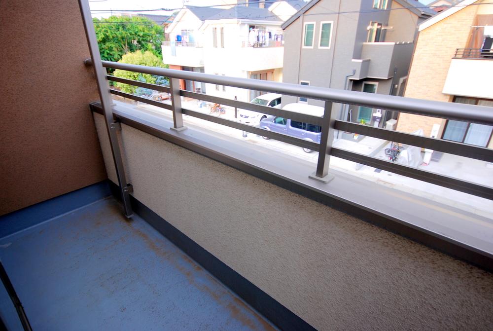 Balcony. Seller construction cases