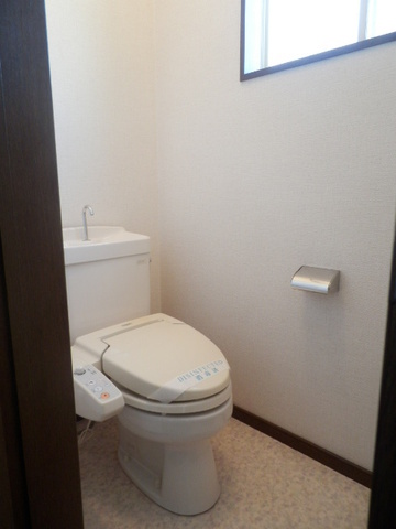 Toilet. The first floor toilet ※ Cleaning toilet seat performance warranty