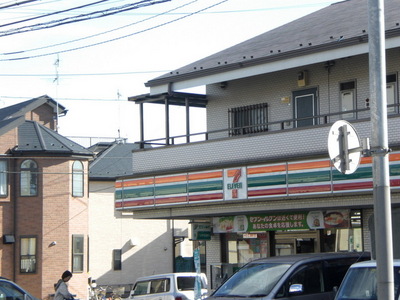 Convenience store. 730m to Seven-Eleven (convenience store)