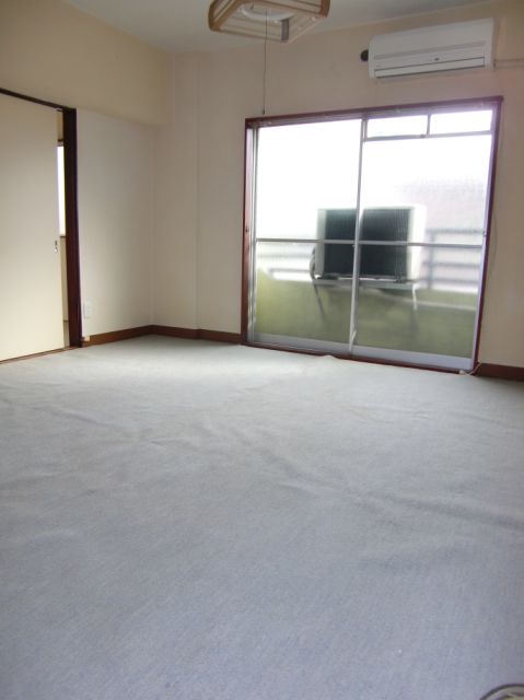 Living and room. spacious, 10 is a tatami room