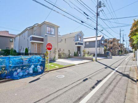 Local photos, including front road. Front road (November 2013) Shooting