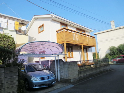 Building appearance. Spacious House