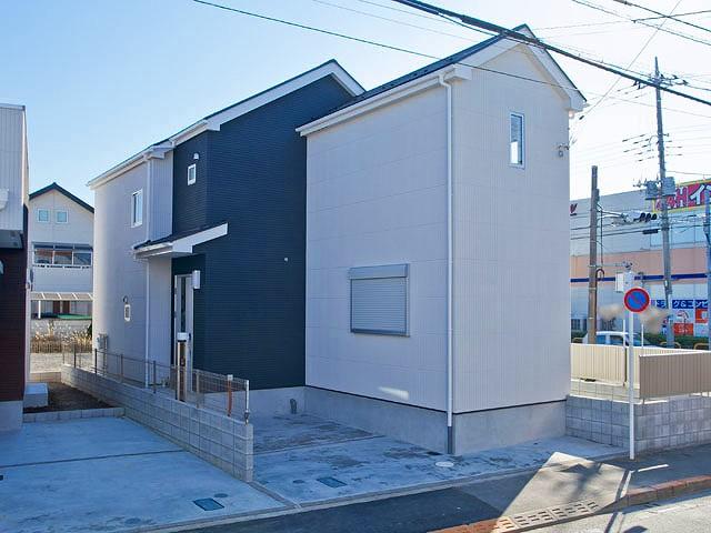 Local appearance photo. Local (12 May 2013) Shooting