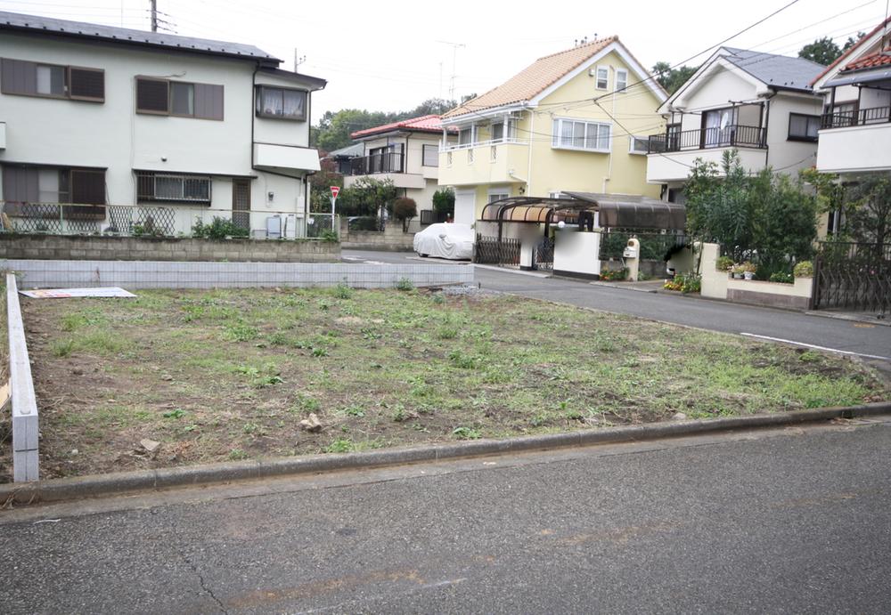 Local photos, including front road. Local (10 May 2013) Shooting 2 compartment