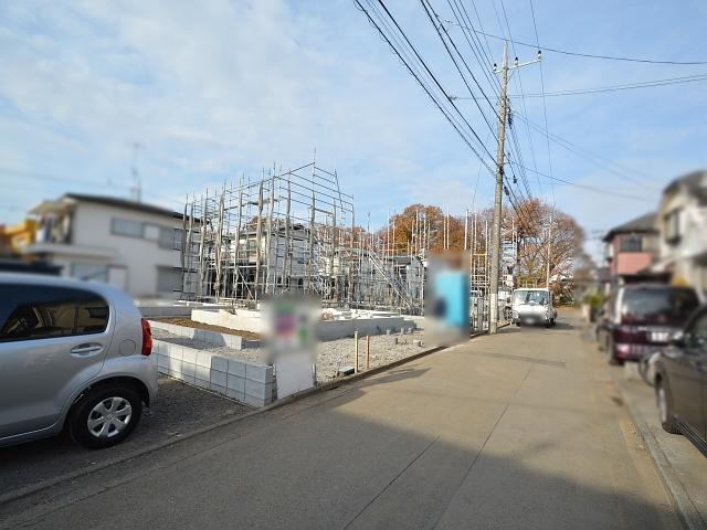 Local photos, including front road. Kodaira Josuishin-cho 3-chome contact road situation