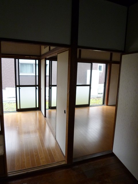 Other room space. Face between Western-style 2 from the kitchen