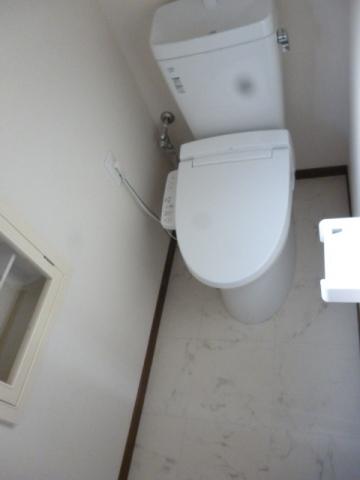 Toilet. With Washlet (1F ・ 2F including).