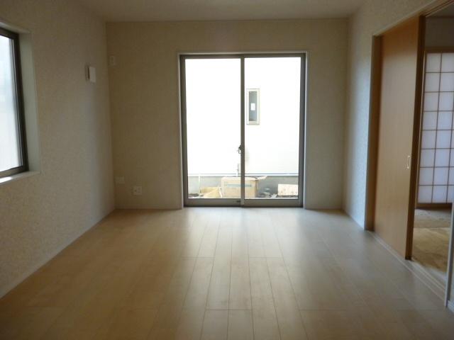 Same specifications photos (living). 14 Pledge.