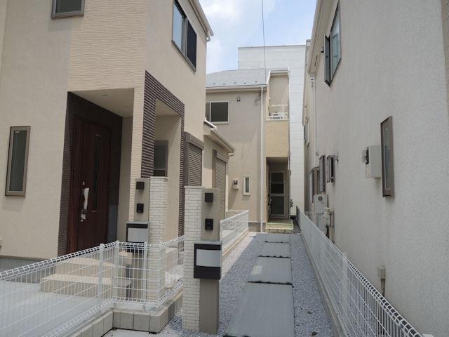 Local appearance photo. It is a quiet residential area.
