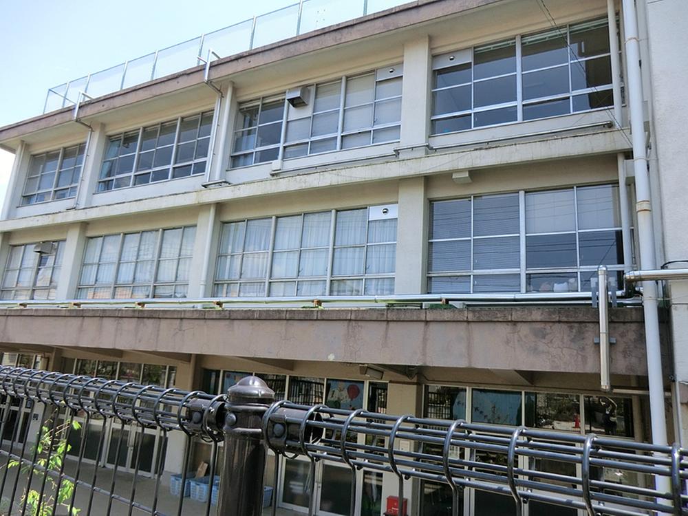 Primary school. Kodaira Municipal Hanakoganei to elementary school 1218m