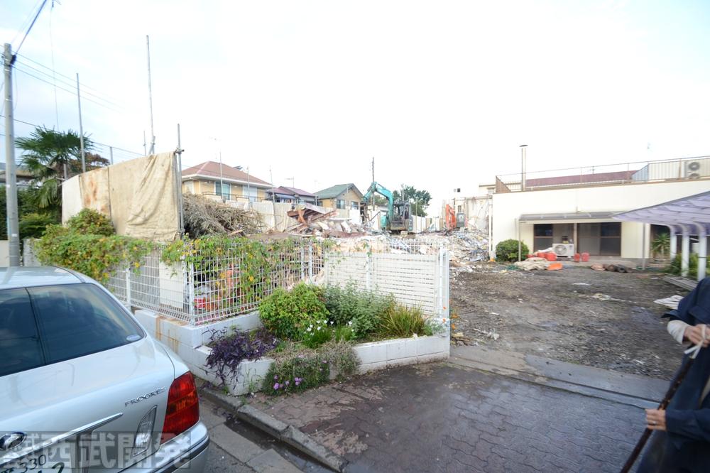 Local photos, including front road. Local (10 May 2013) Shooting