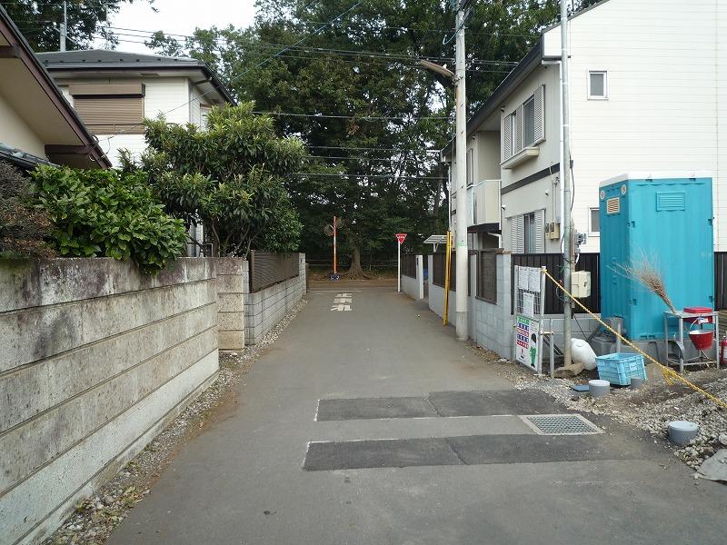 Local photos, including front road. It is a quiet residential area