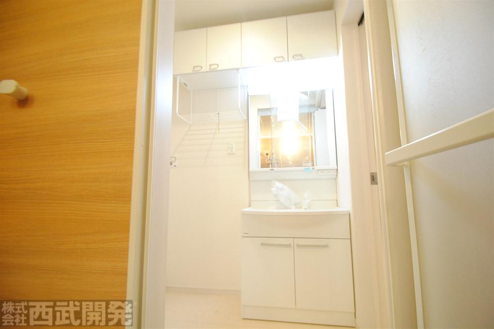 Wash basin, toilet. Indoor (September 2013) Shooting