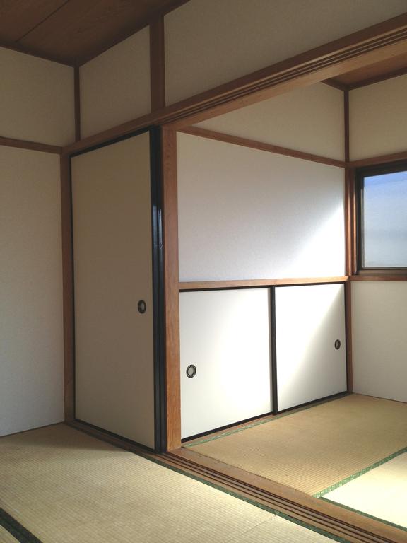 Other room space. Tatami will exchange at a later date.