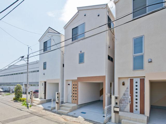 Local appearance photo. Building 2 (center) Finished already