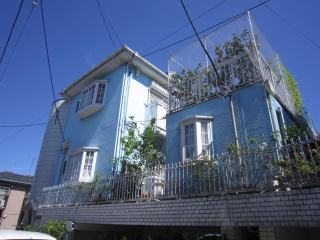 Building appearance. The green is often also a commitment owners