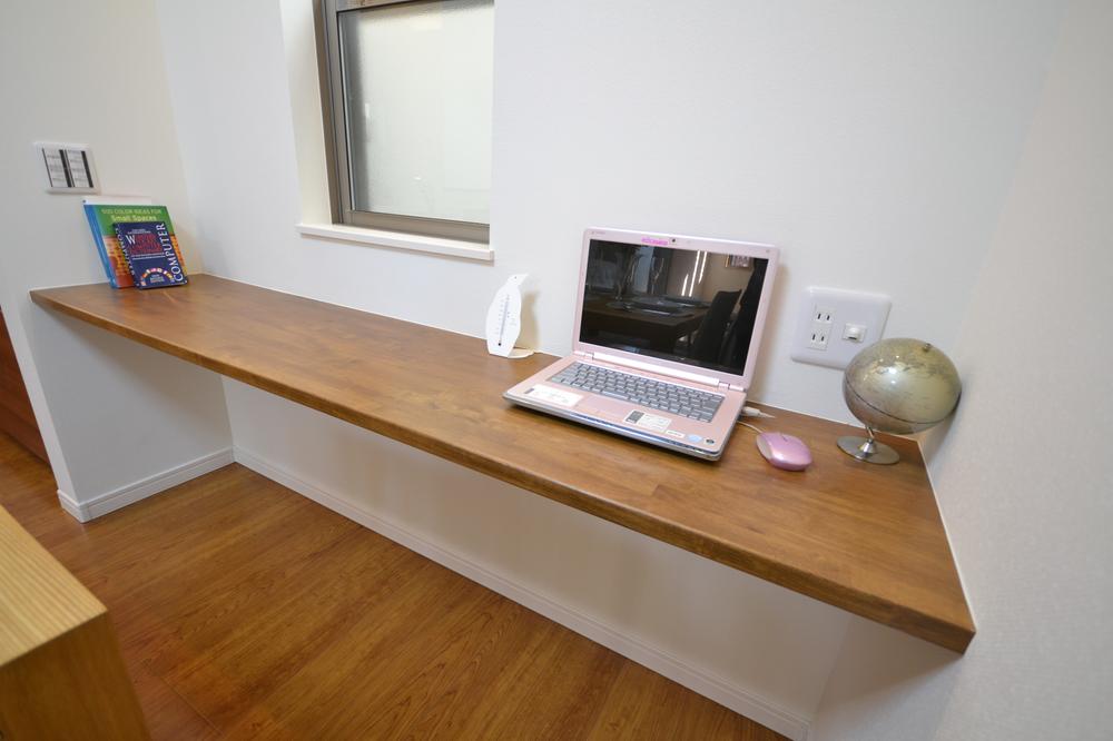 Living. Living utility that has been placed on all building LDK. Rather than become pregnant in the children's room, Or read a book or a homework beside the family. Learning in the living room, It is said to also increase concentration of child