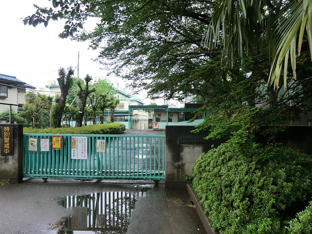Primary school. Deng 1293m until the Municipal Suzuki Elementary School