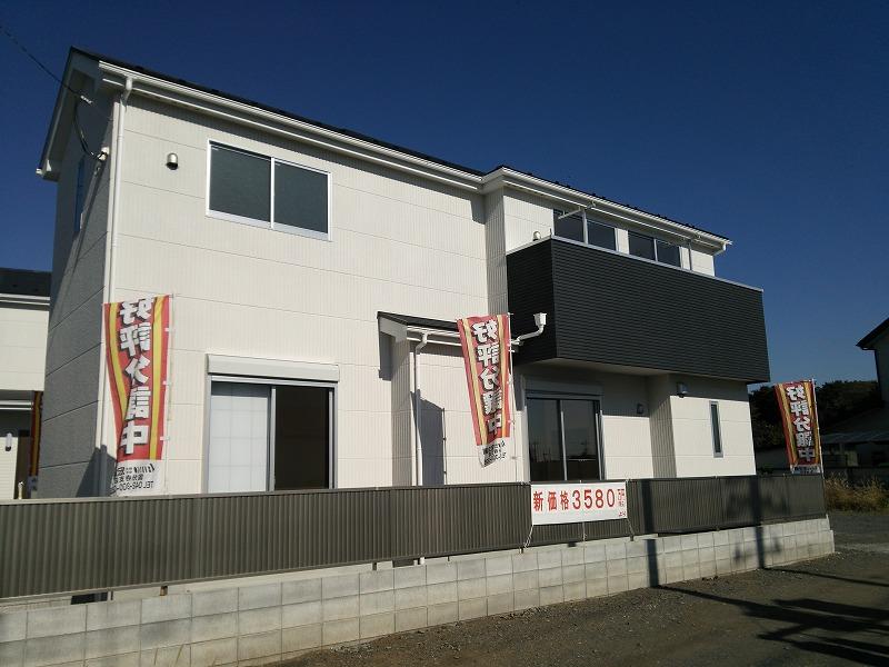 Local appearance photo. Building 2