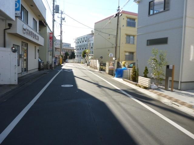 Local photos, including front road. Traffic volume is slightly higher.