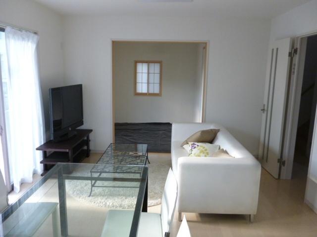 Living. 14 Pledgeese-style room 4.5 Pledge.