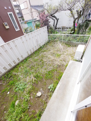 Balcony. Private garden