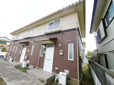 Entrance. Entrance side