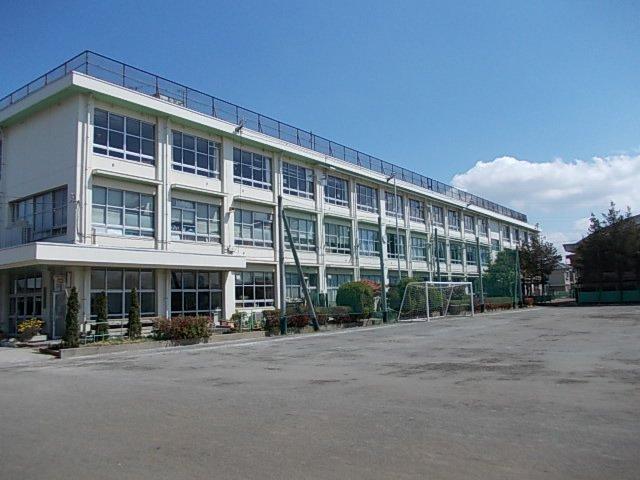 Junior high school. Kodaira 670m to the third junior high school