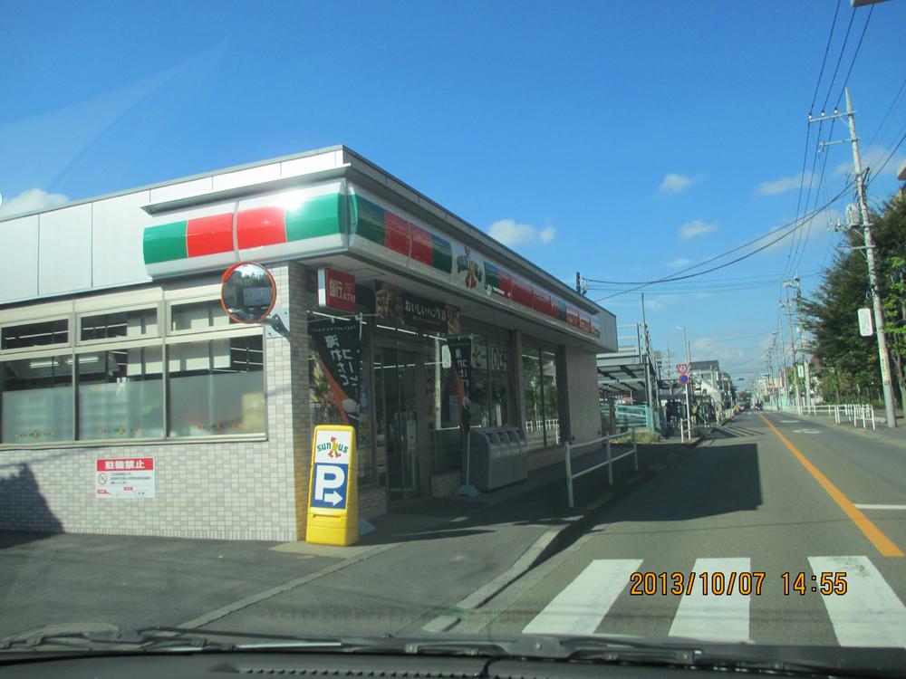 Convenience store. 500m to Thanksgiving