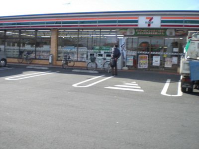 Convenience store. 320m to Seven-Eleven (convenience store)