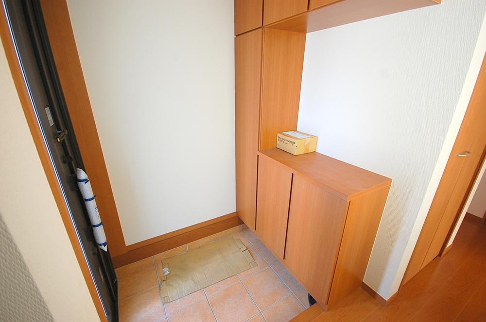 Entrance. Example of construction