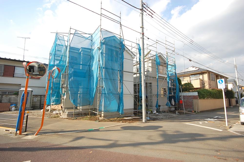 Local photos, including front road. Local (11 May 2013) Shooting 1 Building