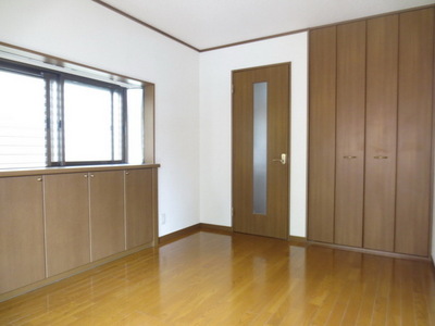 Other room space. Flooring