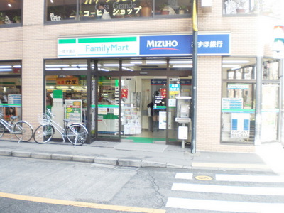 Convenience store. 250m to Family Mart (convenience store)