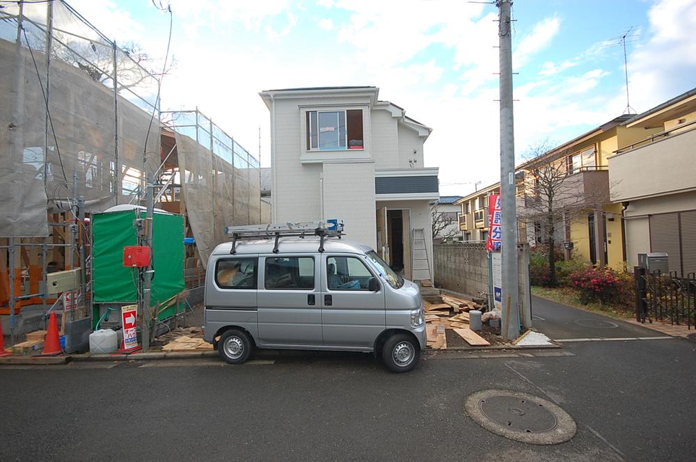 Local photos, including front road. Local (12 May 2013) Shooting