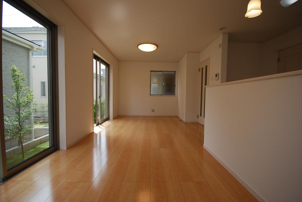 Same specifications photos (living). Seller construction cases