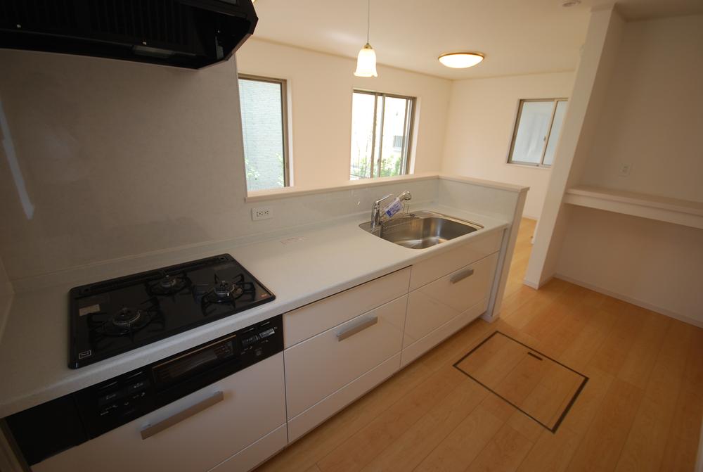 Same specifications photo (kitchen). Seller construction cases